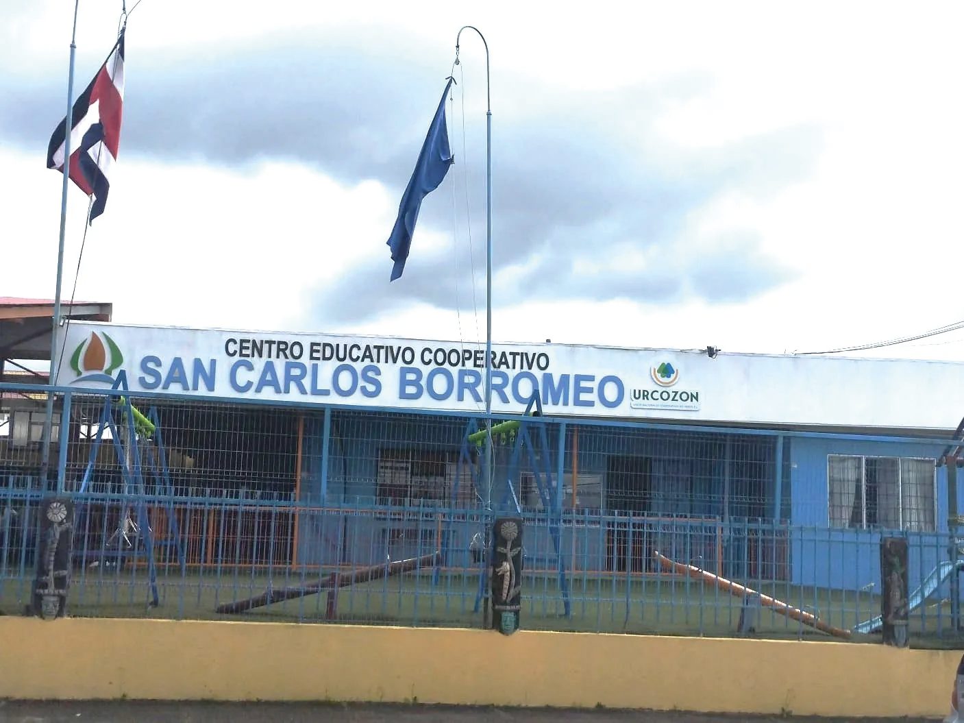 Fachada del Centro Educativo Cooperativo San Carlos Borromeo