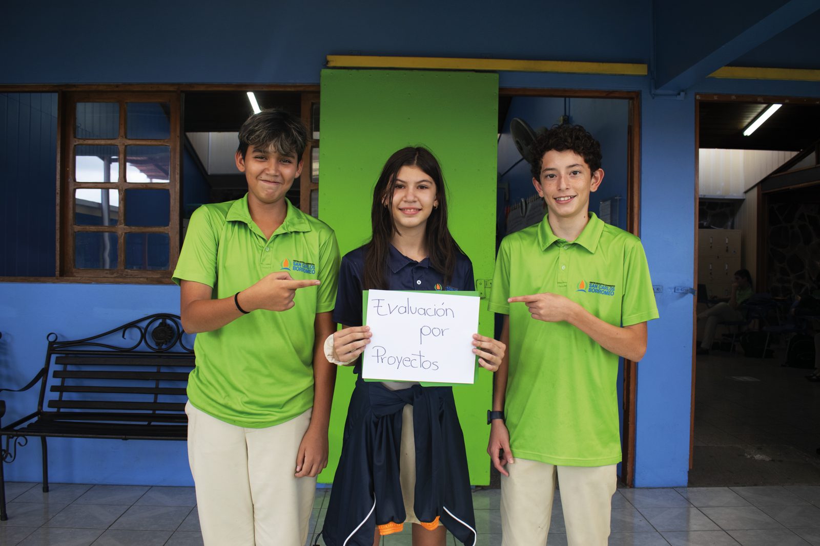 Estudiantes del colegio en evaluación por proyectos